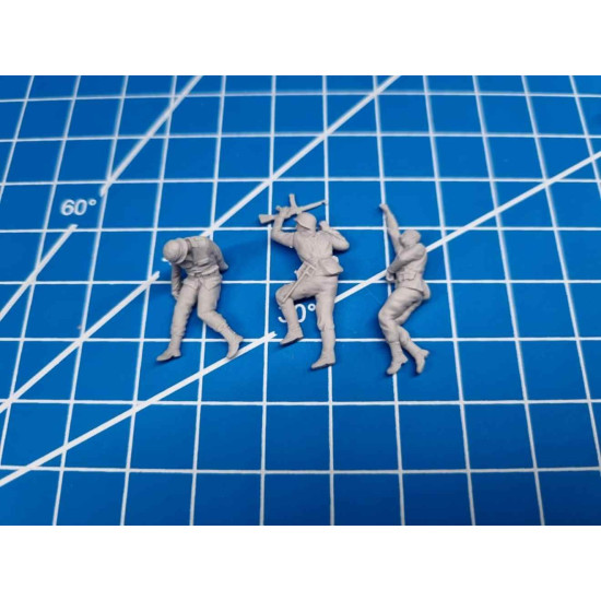 White Stork Miniatures F72107 1/72 Wwii After Battle German Soldiers Resin Unassembled Unpainted