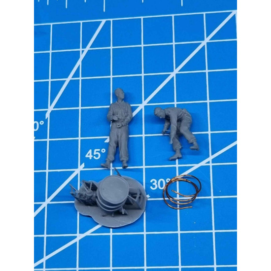 White Stork Miniatures F72159 1/72 Tiger I Crew Loading Fuel Resin Unassembled Unpainted