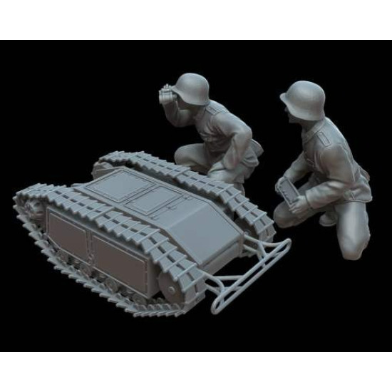 White Stork Miniatures M72015 1/72 German Goliath With Pioneer Team Resin Kit