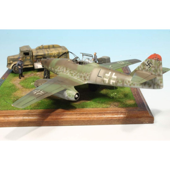 Hadmodels Dw-72017 1/72 Messerschmitt Me 262 A-1 Luftwaffe Black L White 17 Dry-water Decal Sheet