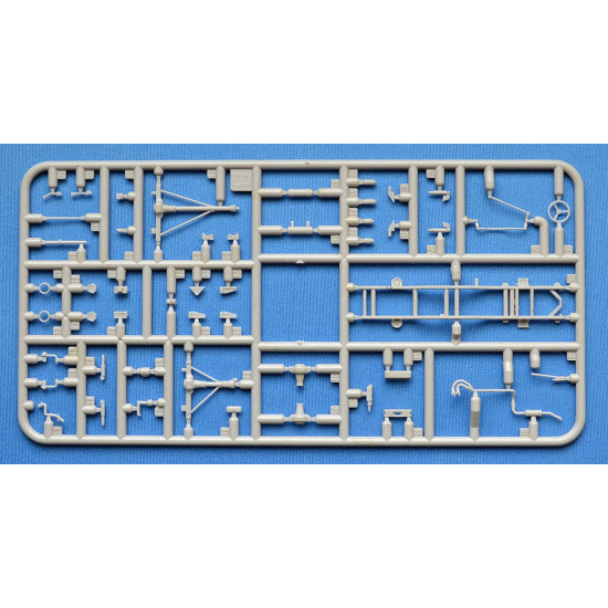 Ace 72469 1/72 Unimog S 404 Krankenwagen Plastic Model Kit