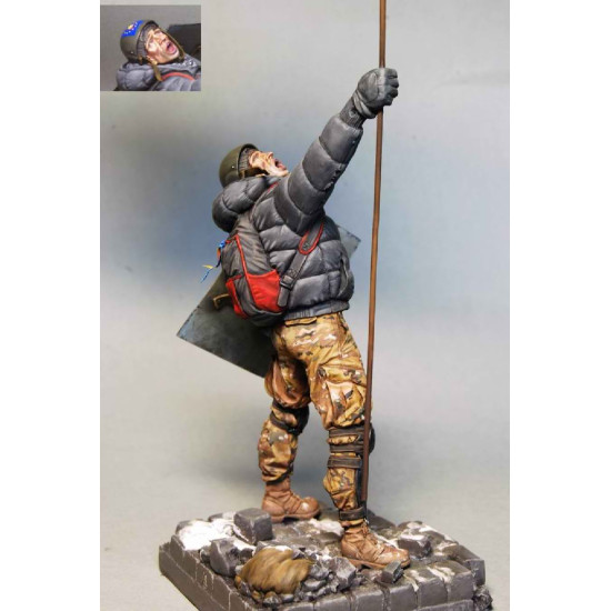 Freedom - revolution fighter Kyiv Maidan 2014 Kiev Ukraine Resin 1/16 Dan Models 16001