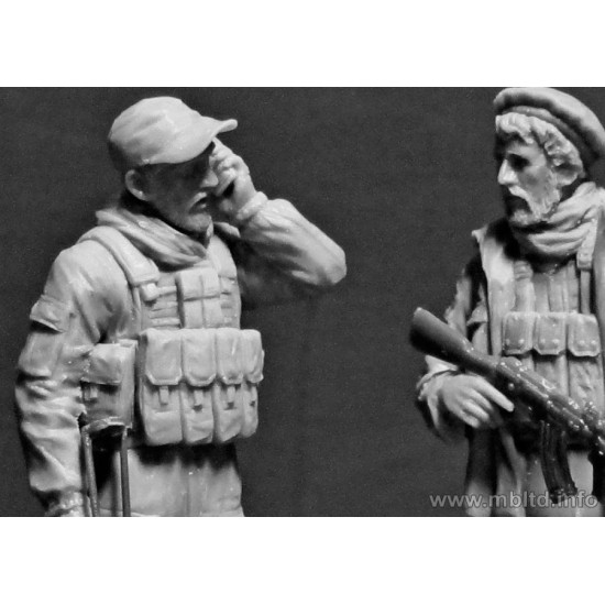 US Special Forces with a Taliban prisoner. Somewhere in the Middle East. Present day 5fig. 1/35 Master Box 35163