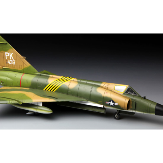 Fighter F-102A (Case XX) 1/72 MENG 005