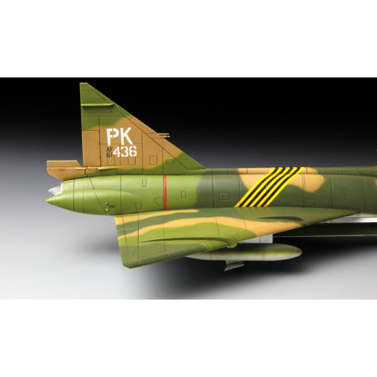 Fighter F-102A (Case XX) 1/72 MENG 005