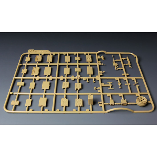 Accessories for modern technology the United States (boxes, cans, tires, weapons) 1/35 MENG 014