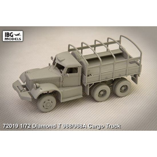 DIAMOND T 968 Cargo Truck 1/72 IBG Models 72019