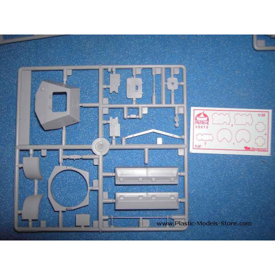 Maquette Char Lance-flammes Allemand PzKpfw II Flamingo – échelle 1:35, 370 Pièces, Instructions En Russe