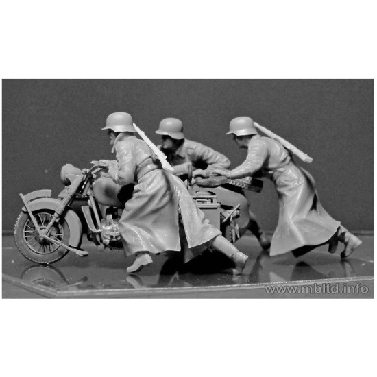 GERMAN MOTORCYCLISTS, WW ERA 1/35 MASTER BOX 35178 NEW