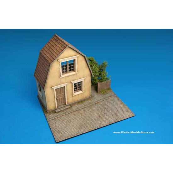 VILLAGE HOUSE w/BASE diorama building 1/35 Miniart 36031