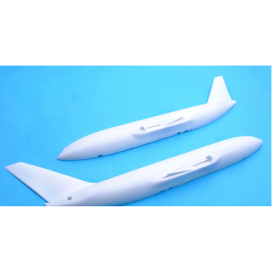 ILYUSHIN IL-96-300PU PRESIDENTIAL AIRLINER 1/144 EASTERN EXPRESS 14406
