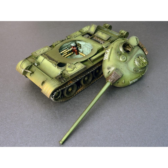 T-54-3 SOVIET MEDIUM TANK. Mod 1951. INTERIOR KIT - PLASTIC MODEL KIT SCALE 1/35 MINIART 37007