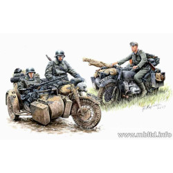 Kradschutzen German Motorcycle Troops on the Move on BMW R75 1/35 Master Box 3548F