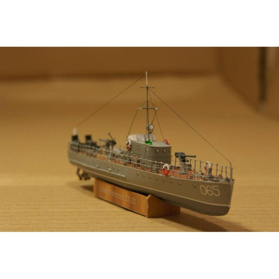 PAPER MODEL KIT MILITARY FLEET MINESWEEPER T-407 MINE AND MO-4 1/200 OREL 99