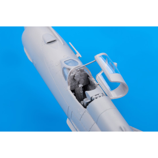 Eduard 70141 1/72 MiG-21MF interceptor Plastic for Aircraft Profipack