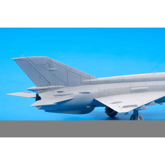 Eduard 70141 1/72 MiG-21MF interceptor Plastic for Aircraft Profipack