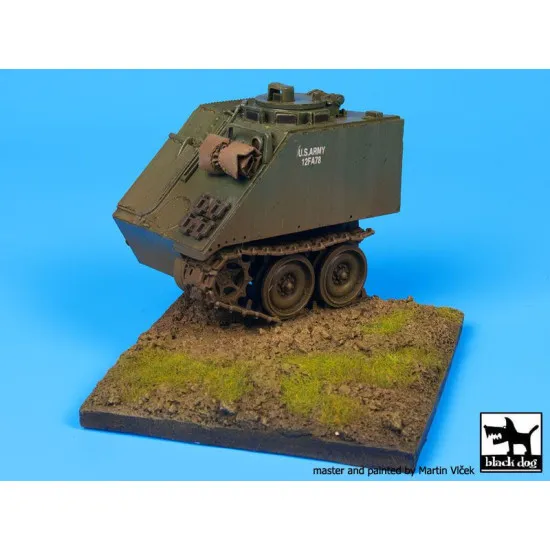 Black Dog D35033 1/35 Destroyed M 113 base