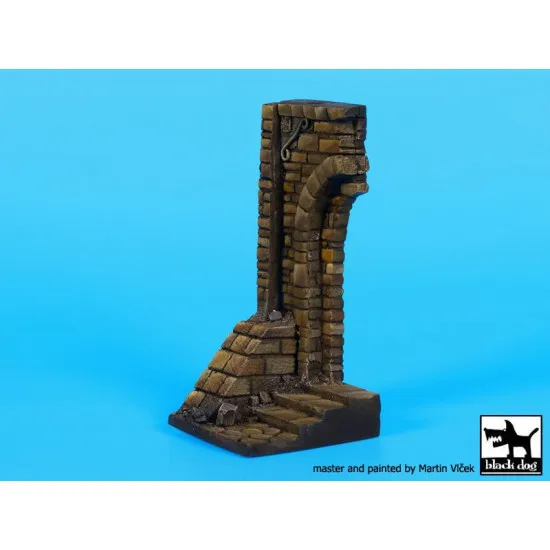 Black Dog D35072 1/35 Ruined entrance with stairs base