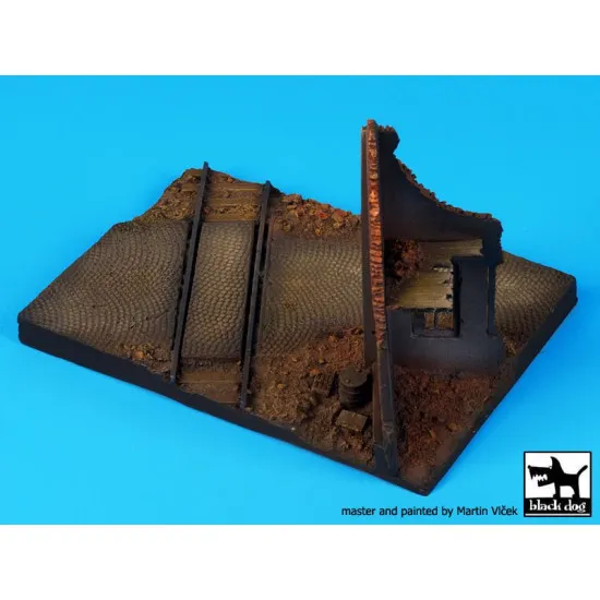 Black Dog D72018 1/72 Ruined house with railway crossing base