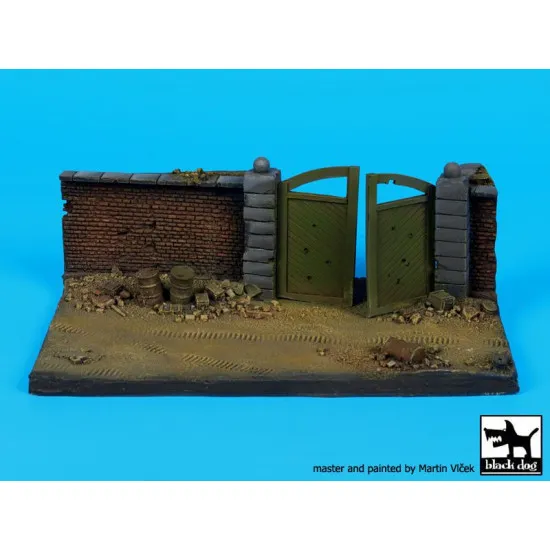 Black Dog D72024 1/72 Wall with gate base