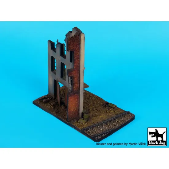 Black Dog D72028 /72 Ruined factory with railroad base