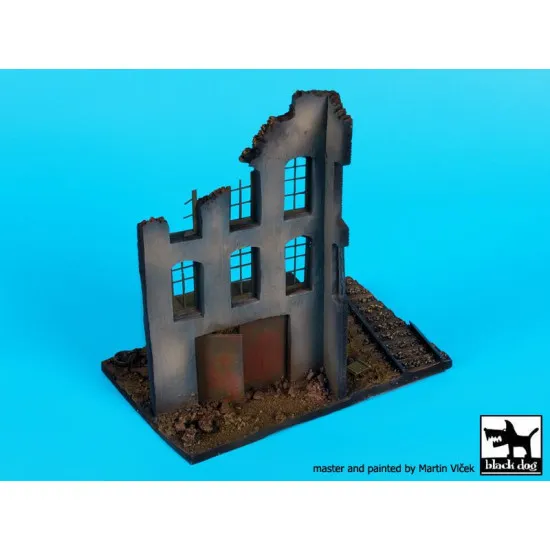 Black Dog D72028 /72 Ruined factory with railroad base