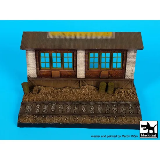 Black Dog D72030 1/72 Railway station base