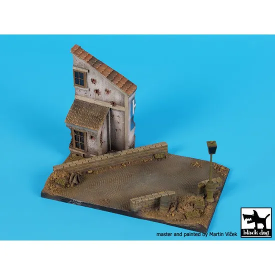 Black Dog D72039 1/72 Street with house and lamp base