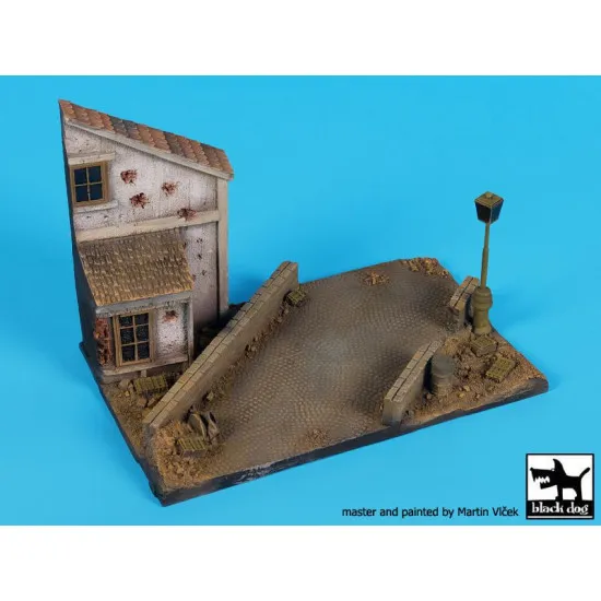 Black Dog D72039 1/72 Street with house and lamp base