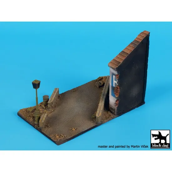 Black Dog D72039 1/72 Street with house and lamp base