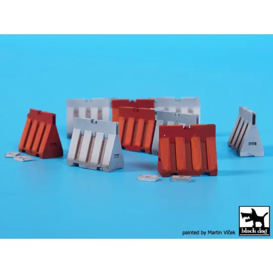 Black Dog D72040 1/72 Plastic roadblocks