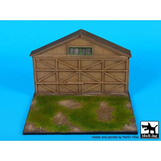 Black Dog D72057 1/72 Airfield with hangar WW I base