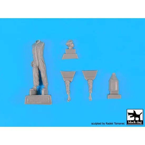 Black Dog F32019 1/32 RFC mechanic #1