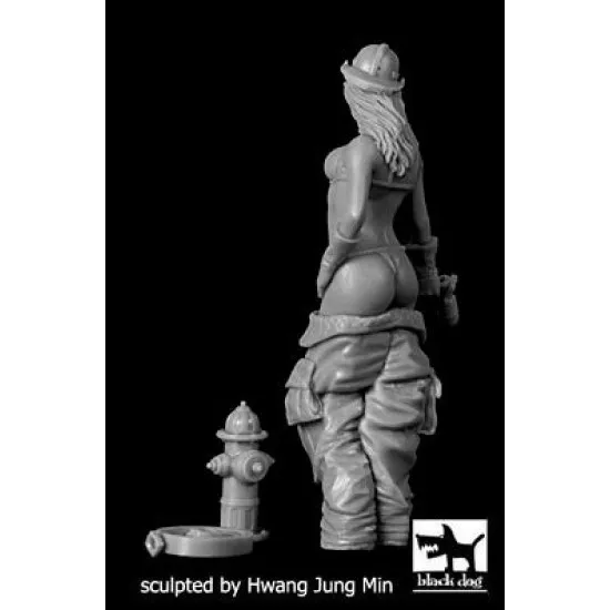 Black Dog F32037 1/32 Firewoman #1