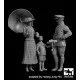 Black Dog F32096 1/32 Lady with umbrella+boy with airplane+british pilot WW I