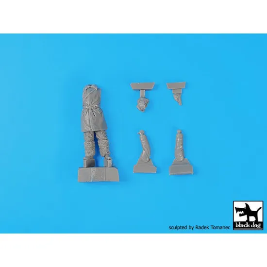 Black Dog F32150 1/32 Soviet fighter pilots WW II set