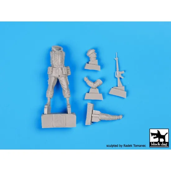 Black Dog F35087 1/35 British Marines plus Argentine soldier