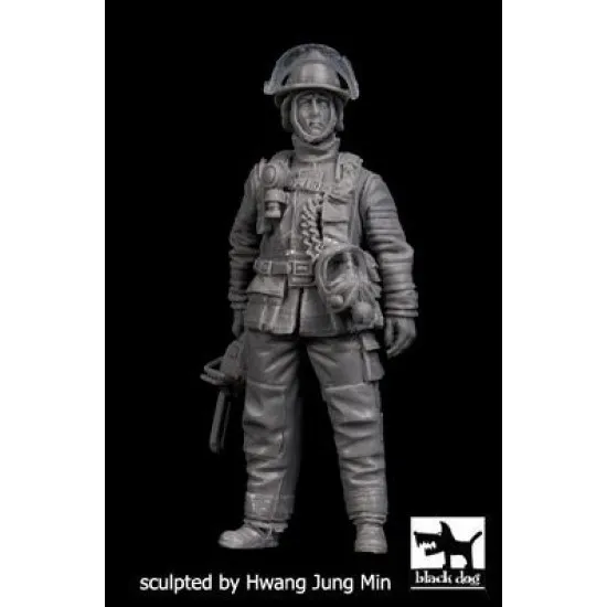 Black Dog F35148 1/35 Fireman #2