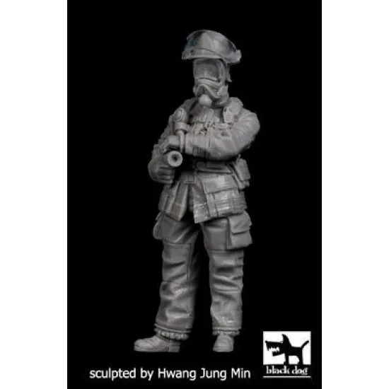 Black Dog F35150 1/35 Fireman #4