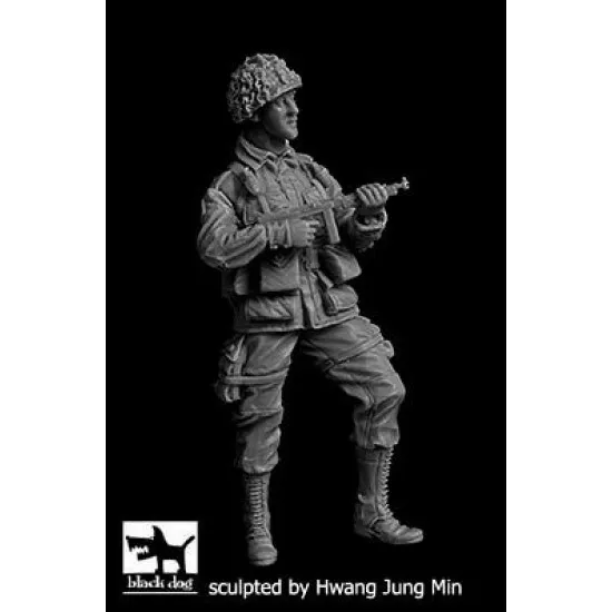 Black Dog F35229 1/35 US paratrooper after jump #1