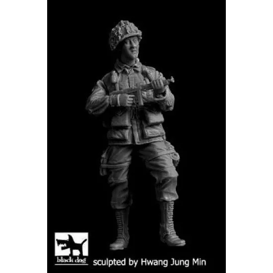 Black Dog F35229 1/35 US paratrooper after jump #1