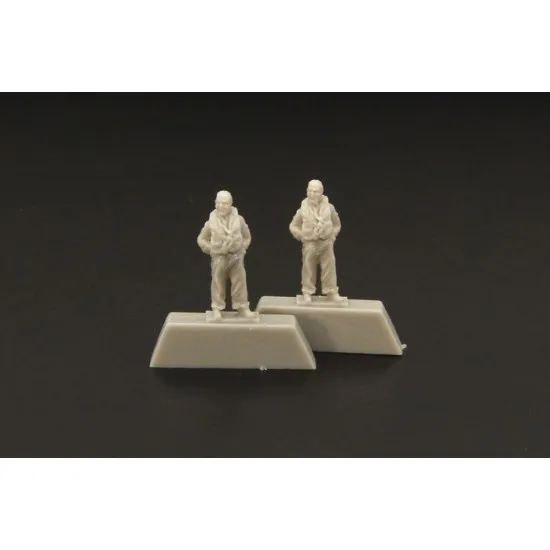 Brengun BRL144072 1/144 RAF pilot WWII resin figurine 2pcs.