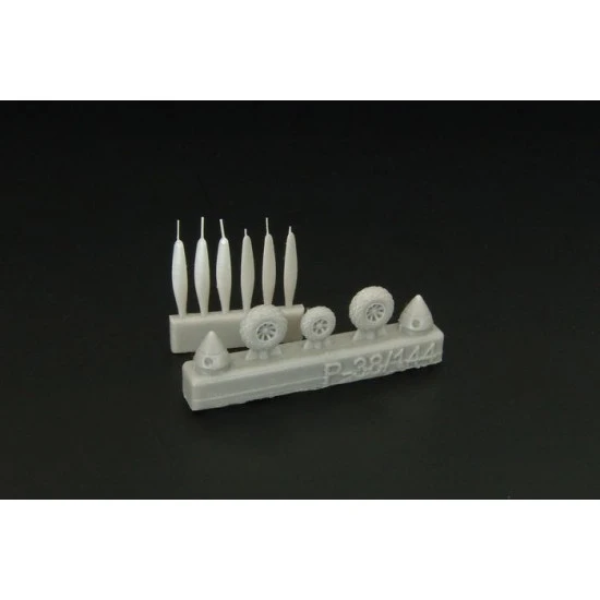 Brengun BRL144146 1/144 P-38 Wheels -proppelers (Fujimi kit) resin set