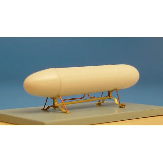 Brengun BRL48001 1/48 British 50gal fuel tank w-rack accessories