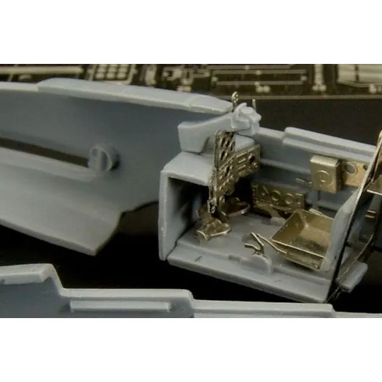 Brengun BRL72040 1/72 Ki-61 II Buble top (RS model) PE parts for RS kit