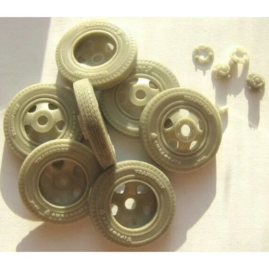 Dnepro Model DM3598 - 1/35, 1935-1941 Ford trucks Wheels 7.5x20 Firestone