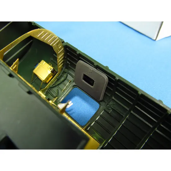 Metallic Details MDR4881 - 1/48 B-24 Liberator. Waist-gunners cabin scale model