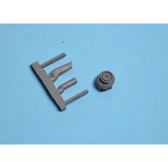 Dora Wings 72033 - 1/72 - Fairchild AU-23 Pacemaker. Air America Scale model kit