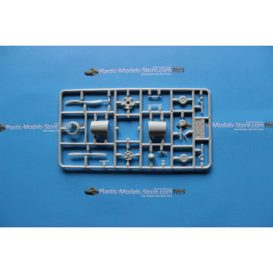 Yak-18 M-12 1/72 Amodel 72198