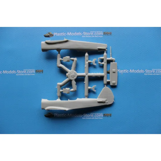 Yak-18 M-12 1/72 Amodel 72198